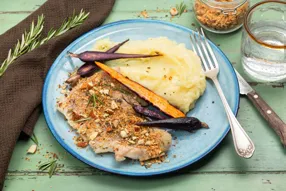Poisson blanc (selon arrivage), carotte violette rôtie et croustillant amande-romarin