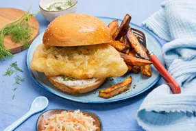 Fish and chips, salade coleslaw & sauce à l'aneth