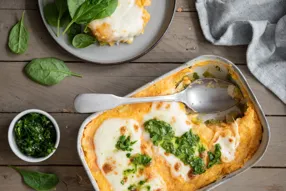 Gratin de patate douce à la mozzarella et pistou d'épinard citronné