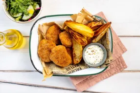 Nuggets de pois chiches, potatoes et salade