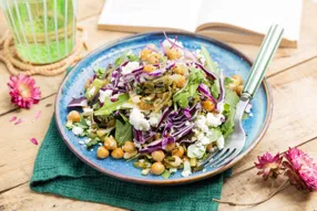 Salade de poireau et pois chiches rôtis au cumin, féta et miel