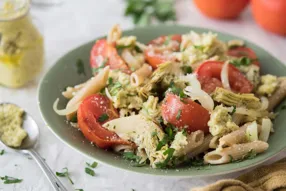 Penne au pesto d'artichaut et tomates sautées