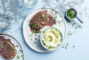 Steak haché charolais sauce au poivre et vin rouge, purée au persil