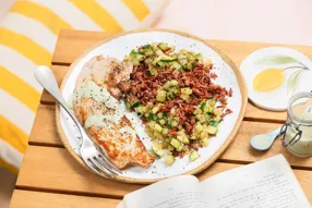 Escalope de dinde, sauce fraîche coriandre et citron vert, riz rouge sauté à la courgette