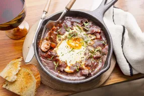Champchouka façon bourguignon à la poitrine fumée