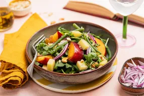 Salade de haricots verts, nectarine, tomme franc-comtoise et noix de pécan