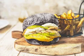 Burger aux champignons, poire, crottin de chèvre et moutarde au curry