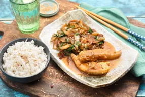 Poulet sauce aigre-doux, chou pak choy et sésame