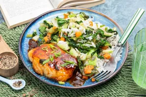 Poisson blanc (selon arrivage) laqué à la sriracha pimentée et miel, riz au chou pack choy
