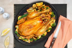 Poulet rôti au citron et pommes de terre en persillade