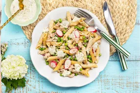 Salade de pâtes au thon et légumes de printemps