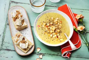 Soupe de céleri branche, pomme, carotte au gingembre et tartines de Brillat-savarin