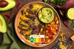 Assiette mexicaine : haricots blancs à la tomate, guacamole et patate douce violette façon nachos