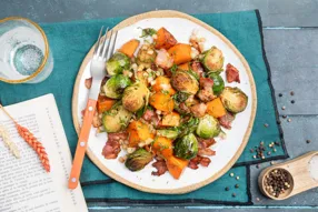 Poêlée de patate douce à la poitrine fumée, poire et coriandre