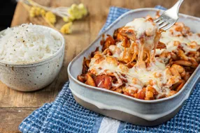 Haricots blancs à la tomate gratinés à la mozzarella, herbes de Provence et riz basmati