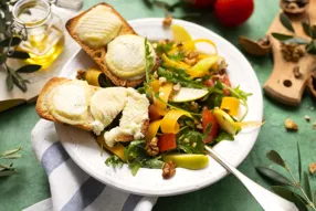 Salade de chèvre chaud