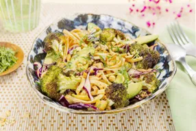 Salade pimentée de brocoli rôti et avocat