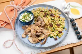 Emincés de porc au thym citron, quinoa sauté à la courgette menthe et raisins secs