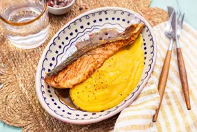 Pavé de saumon sauce hoisin et purée au gingembre