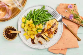Filet de poulet sauce framboise au balsamique, haricots verts et pommes de terre sautées