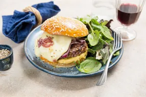 Burger de boeuf, double gouda et oignon confit
