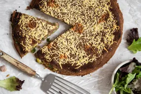 Gâteau de galettes à la poitrine fumée et tomme du Jura