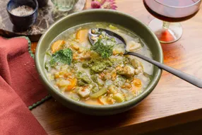 Soupe provençale de petit épeautre au poulet & pistou de sauge
