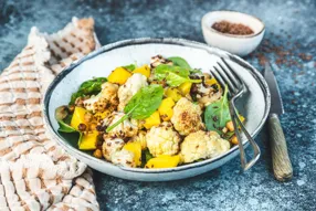 Salade de mangue au chou-fleur et pois chiches rôtis au cumin