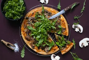 Pizza au curry rouge et champignons de Paris