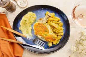 Suprême de poulet au beurre Café de Paris & salsifis dorés