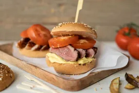 Burger à la canette et frites d'aubergine