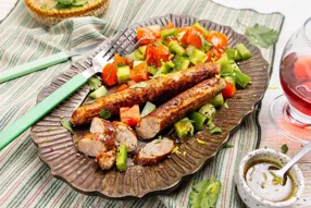 Chipolatas indiennes et légumes croquants au curry