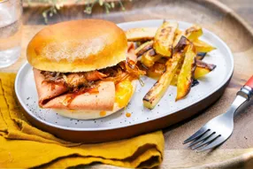 Croque burger au jambon fumé végétal et cheddar