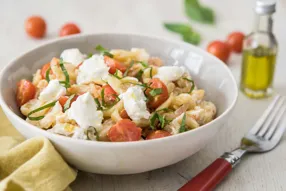 Spätzle aux tomates cerises, ricotta et huile au basilic