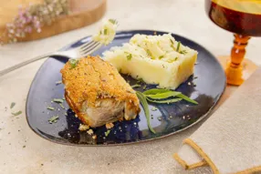 Médaillon de filet mignon, viennoise aux noix de pécan et écrasé de céleri-rave à l'estragon