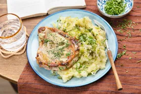 Côte de porc, crème à la moutarde et purée de céleri