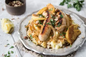 Boudins blancs aux pommes poêlées et noisettes