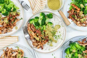 Côte de porc et brocoli à la sauce satay maison