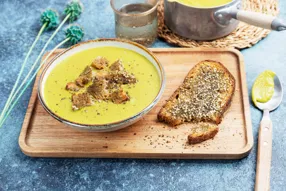 Soupe de pois chiches à la cacahuète et toasts au zaatar