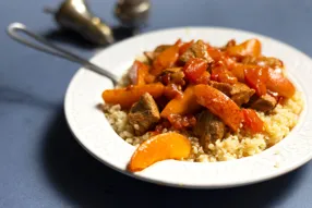 Sauté de veau à la pêche