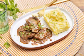 Emincés de porc, jus aux échalotes et cacao