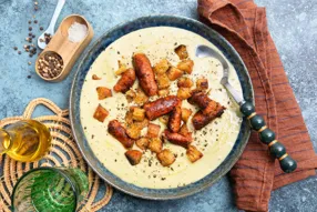 Velouté de chou frisé, merguez de boeuf et croûtons à l'ail