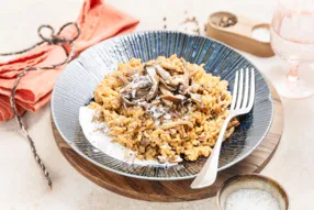 Risotto aux pleurotes et mélange forestier, émulsion de crème de Bresse à la truffe au parmesan