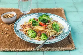 Spaghetti au brocoli et poitrine fumée pimentée à l'italienne