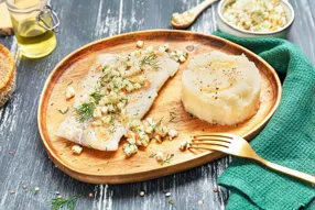 Poisson blanc (selon arrivage), purée de céleri-rave au sel fumé et condiment pomme-aneth
