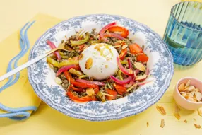 Burrata crémeuse et lentilles aux poivrons padrón grillés