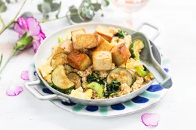 Chaufa de quinoa au tofu, courgette et chou pak choy