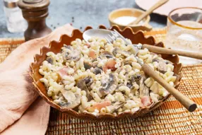 Coquillettes crémeuses au jambon sec et champignons