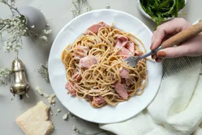 Spaghetti à la crème de Bresse aux cèpes et jambon de Paris