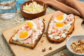 Bruschette à la mortadelle et stracciatella aux noix